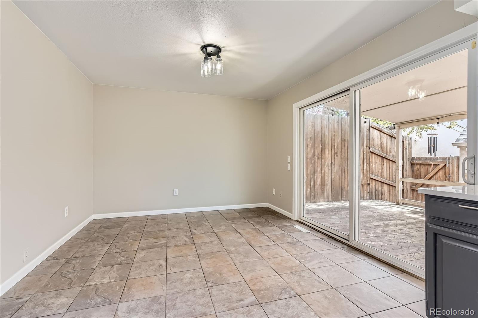 2913 S Vaughn Way