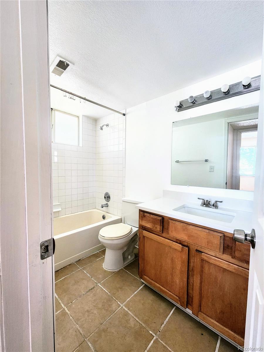 1075 S Elkhart Way Unit: 102