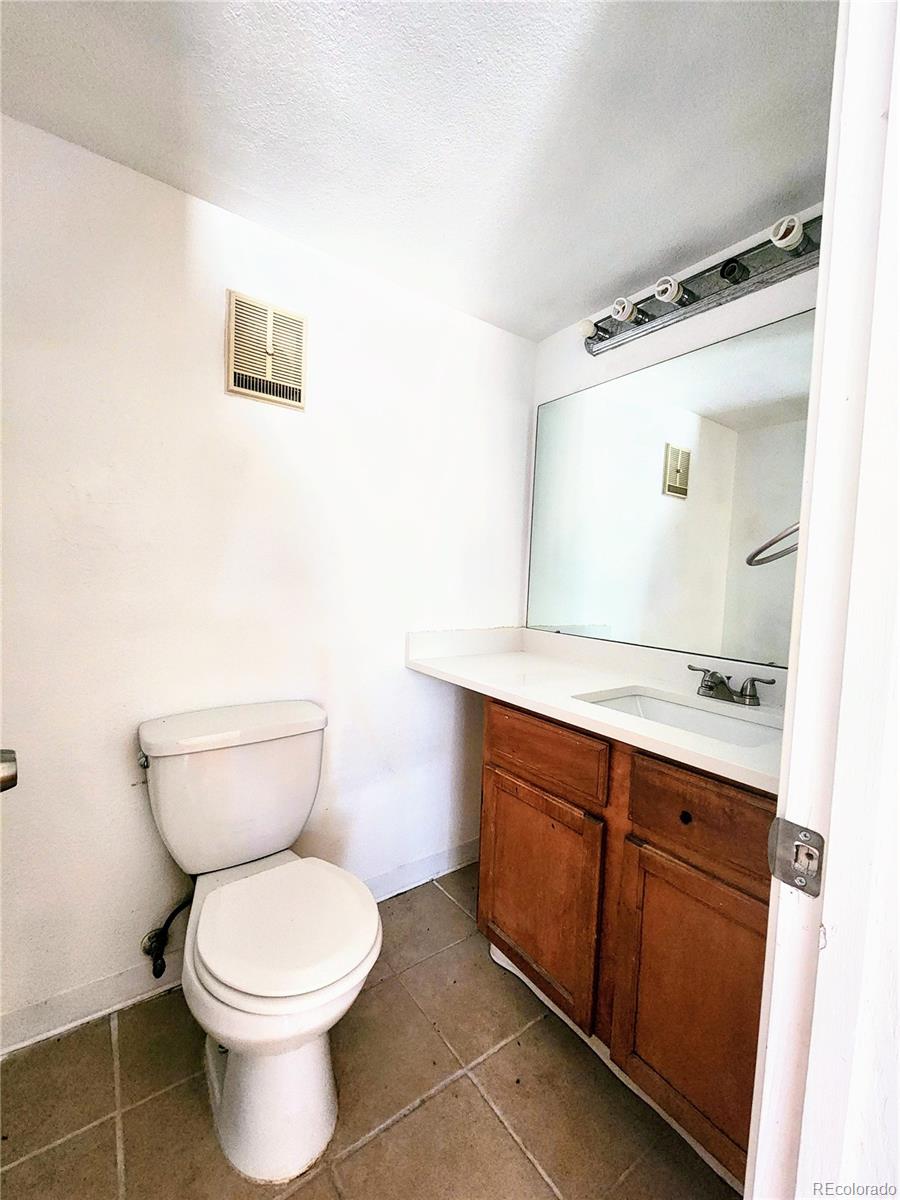 1075 S Elkhart Way Unit: 102