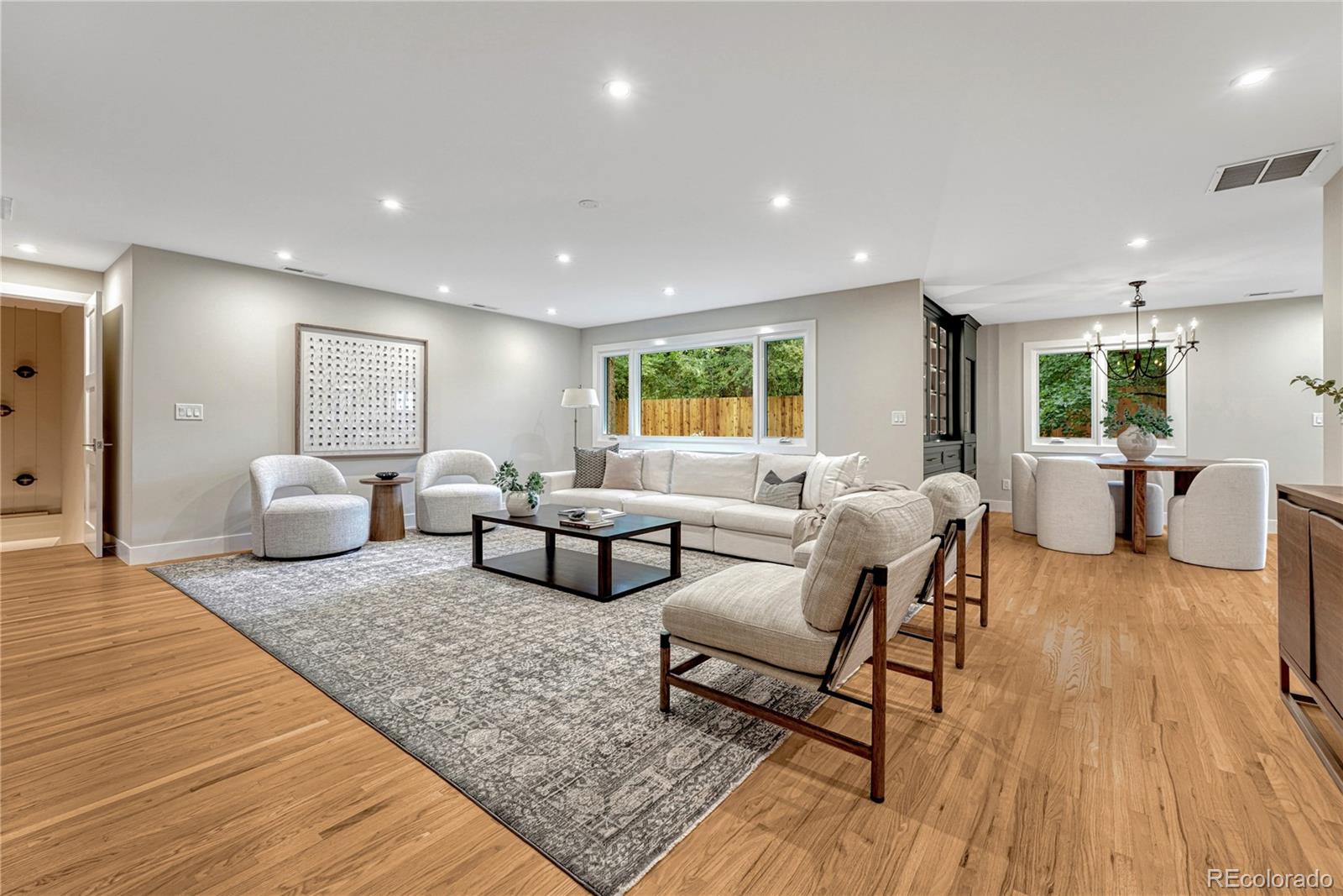 3080 E Flora