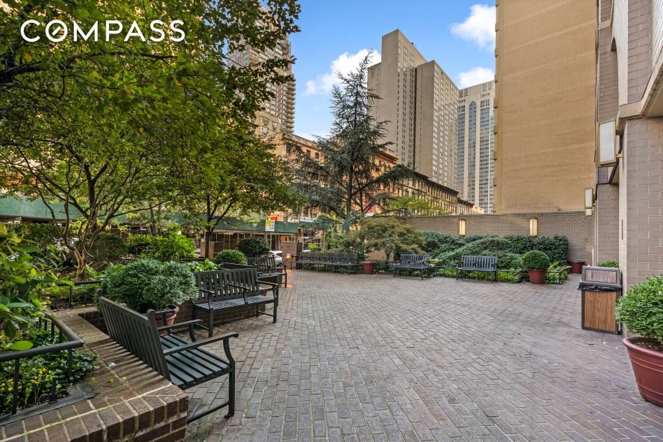 400 E 70th Street 607