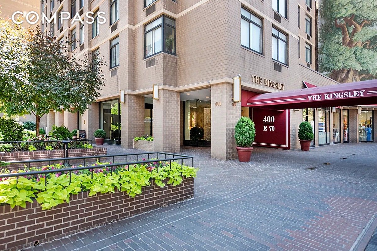 400 E 70th Street 607