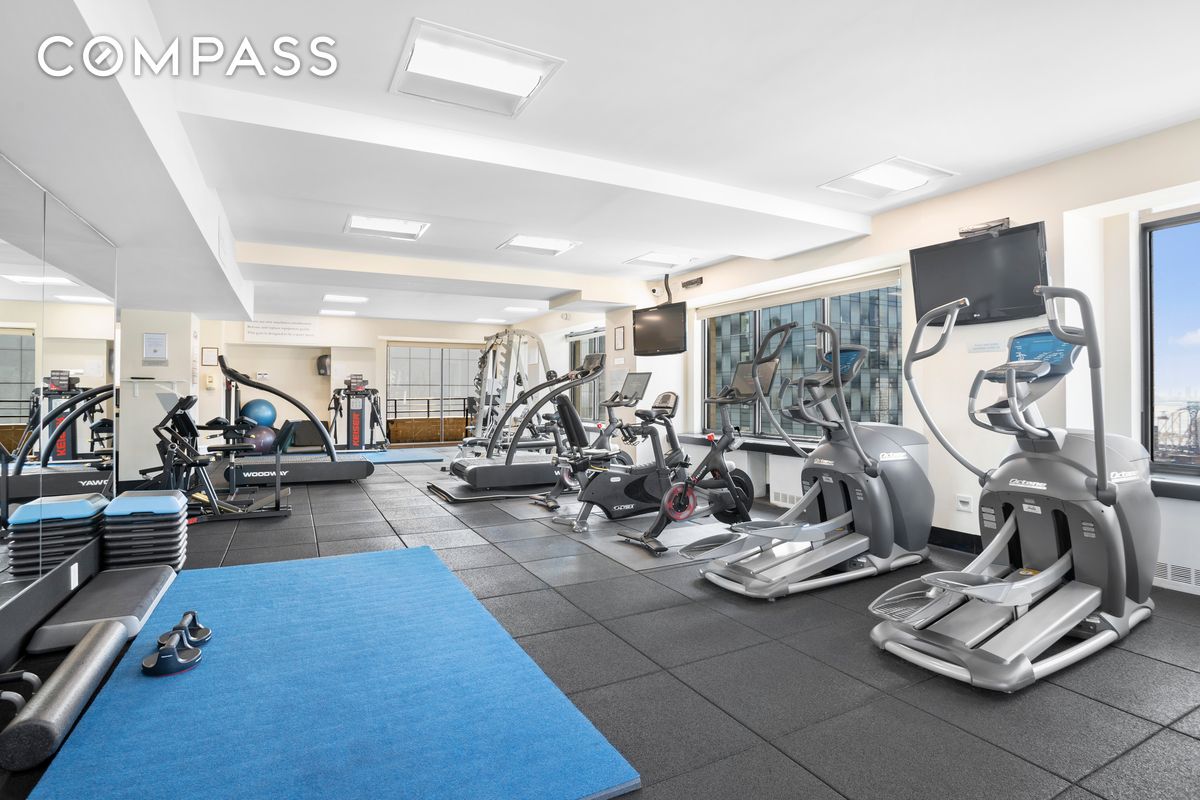 400 E 70th Street 607