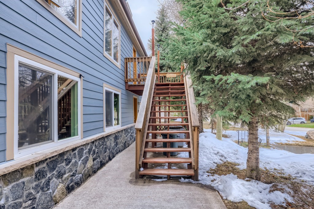 808 Deer Path ROAD