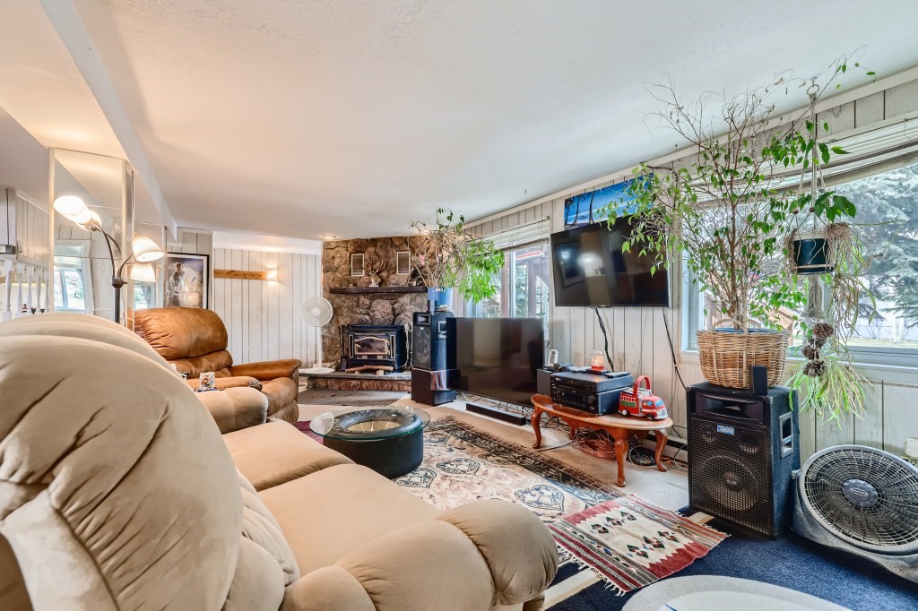 808 Deer Path ROAD