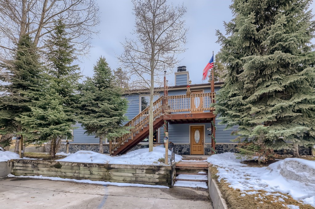 808 Deer Path ROAD