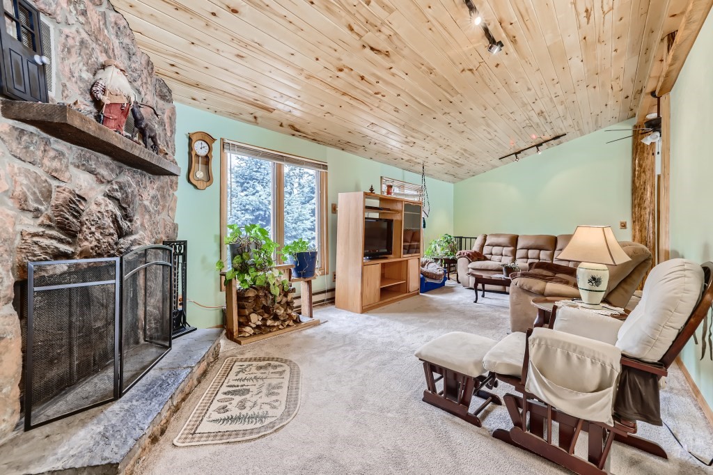 808 Deer Path ROAD