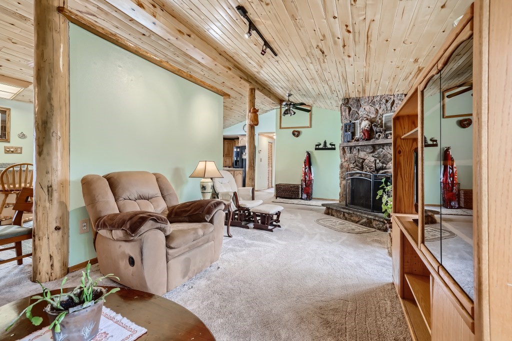 808 Deer Path ROAD
