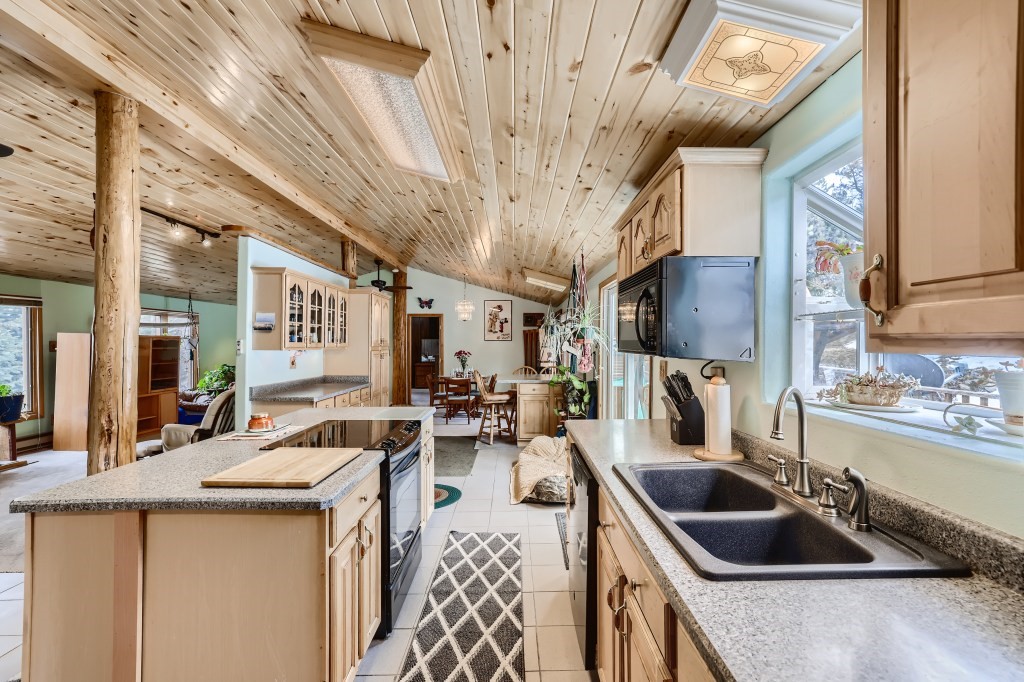 808 Deer Path ROAD