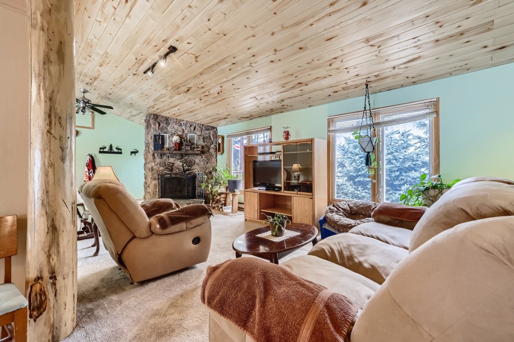 808 Deer Path ROAD