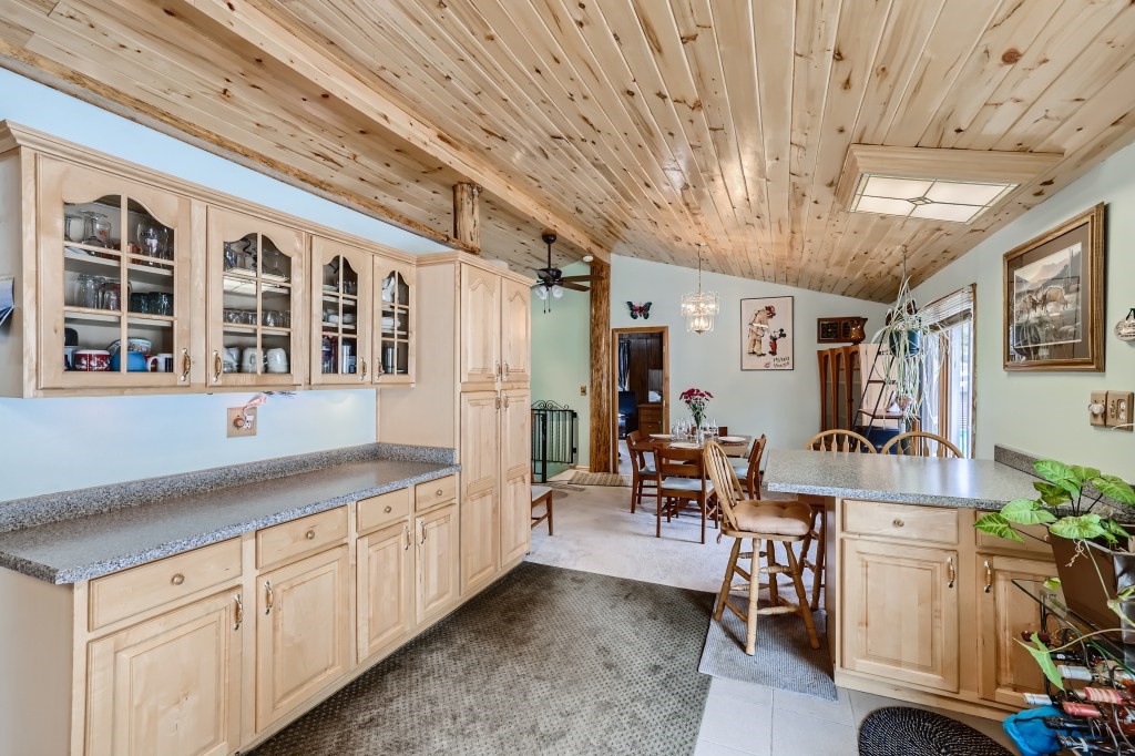 808 Deer Path ROAD