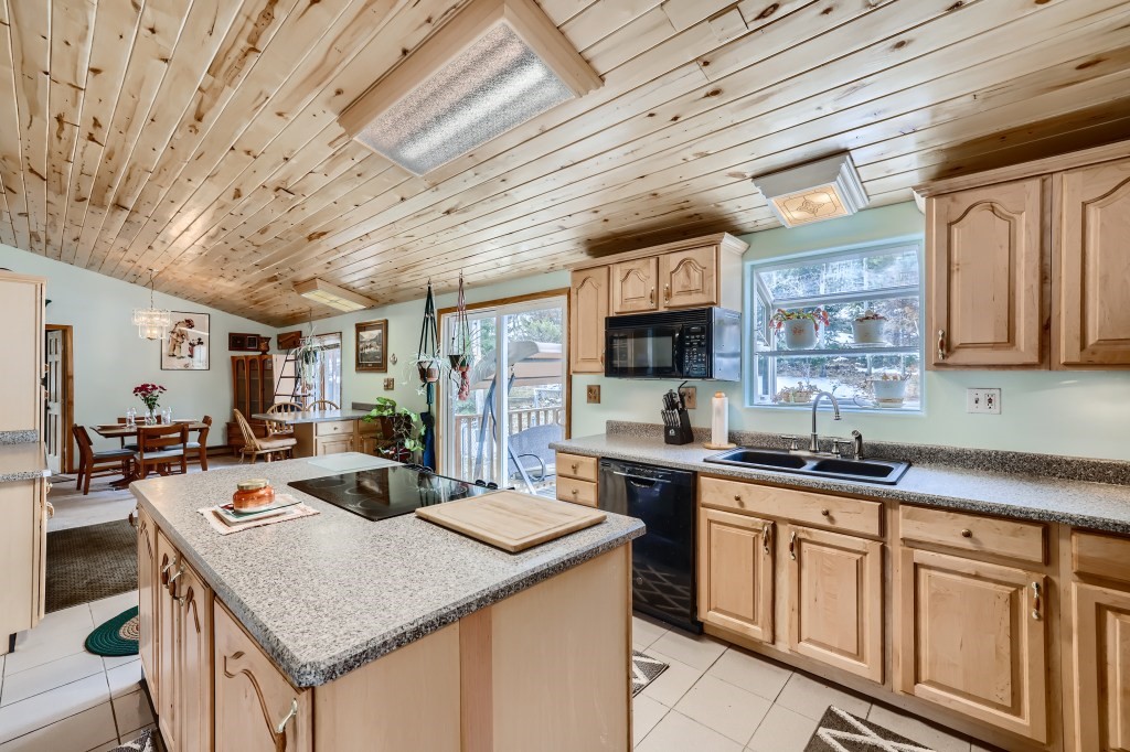 808 Deer Path ROAD