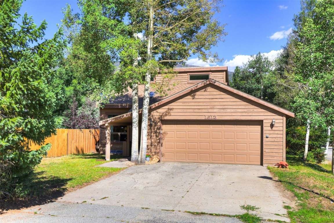 1612 N Chipmunk LANE