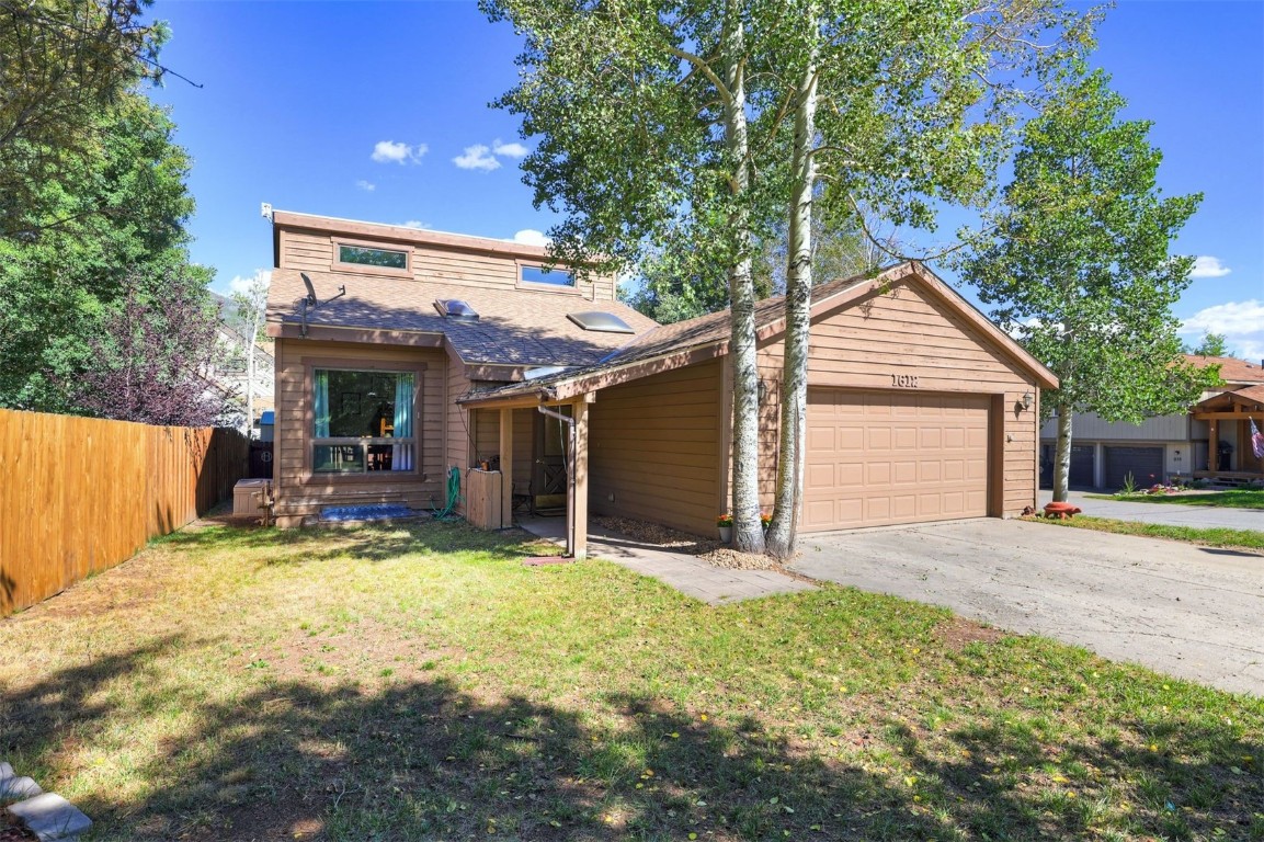 1612 N Chipmunk LANE