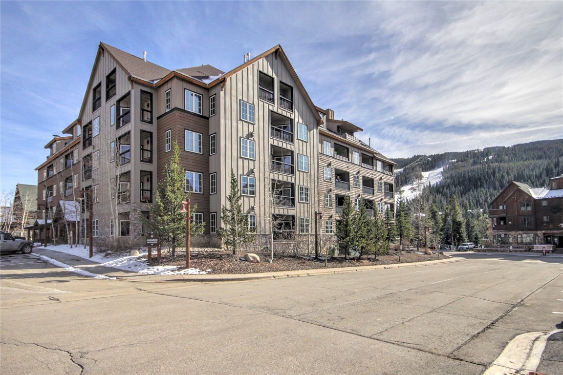 150 Dercum SQUARE 8497