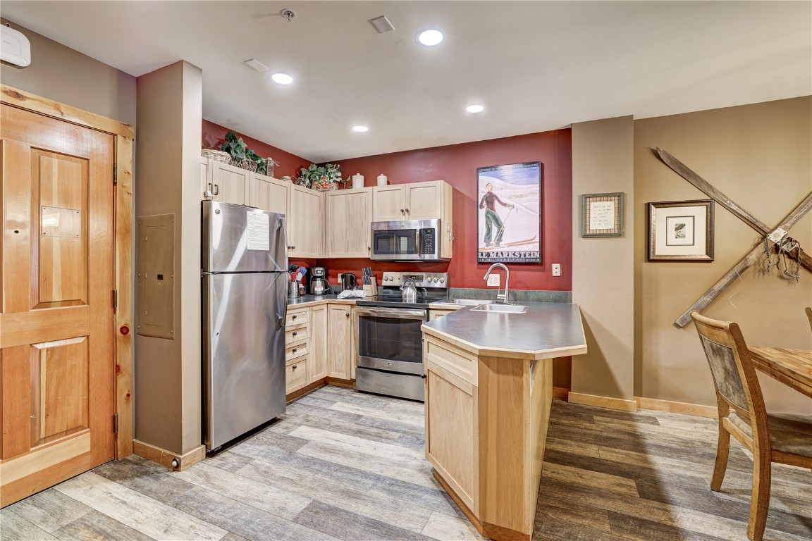 150 Dercum SQUARE 8497