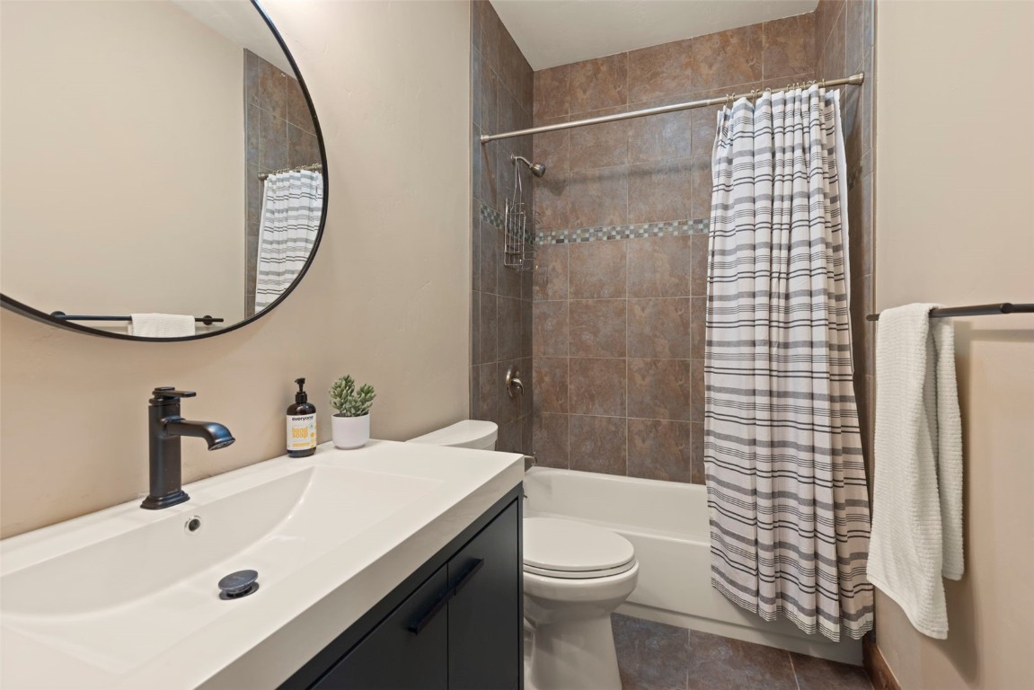 33 Canyon View COURT