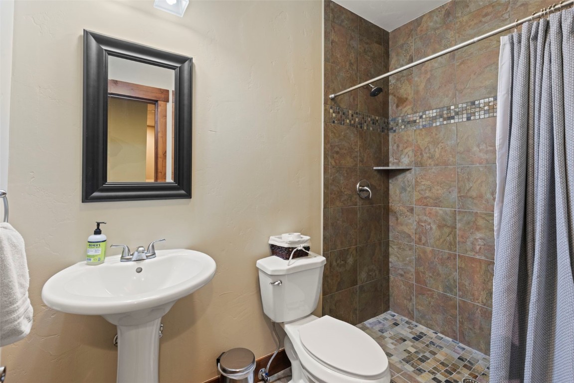 33 Canyon View COURT