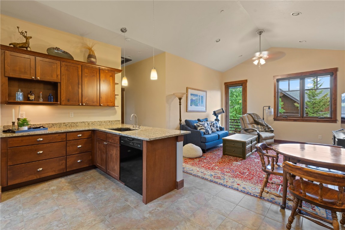 33 Canyon View COURT