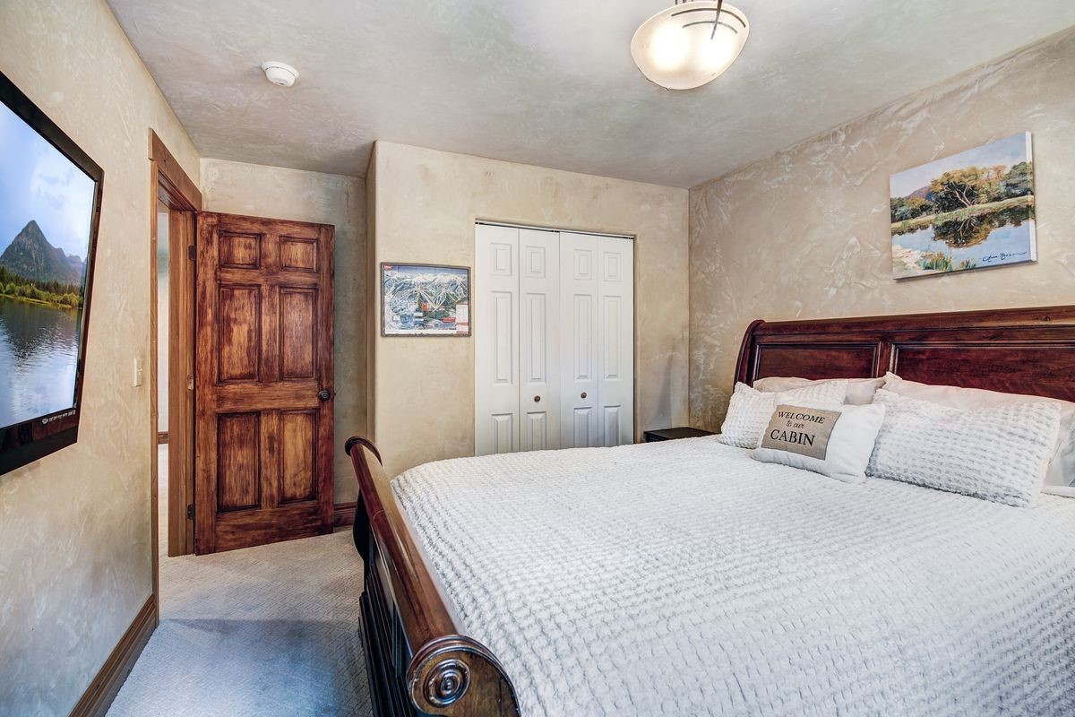 432 Bighorn CIRCLE