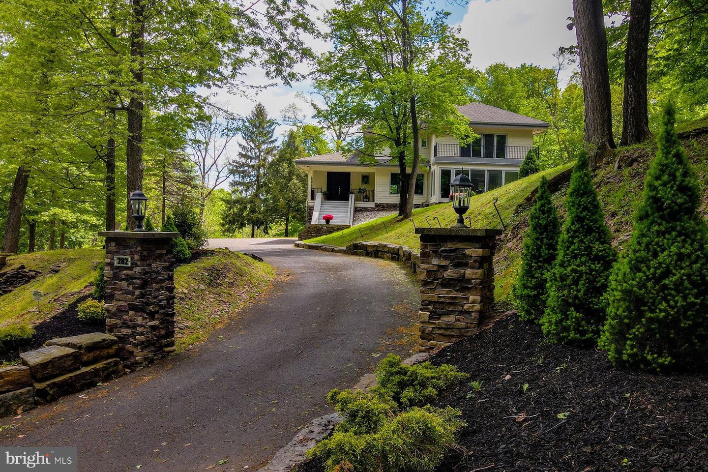 282 Aqueduct Rd