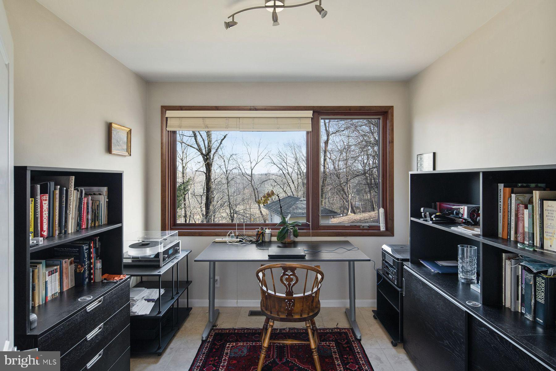 282 Aqueduct Rd