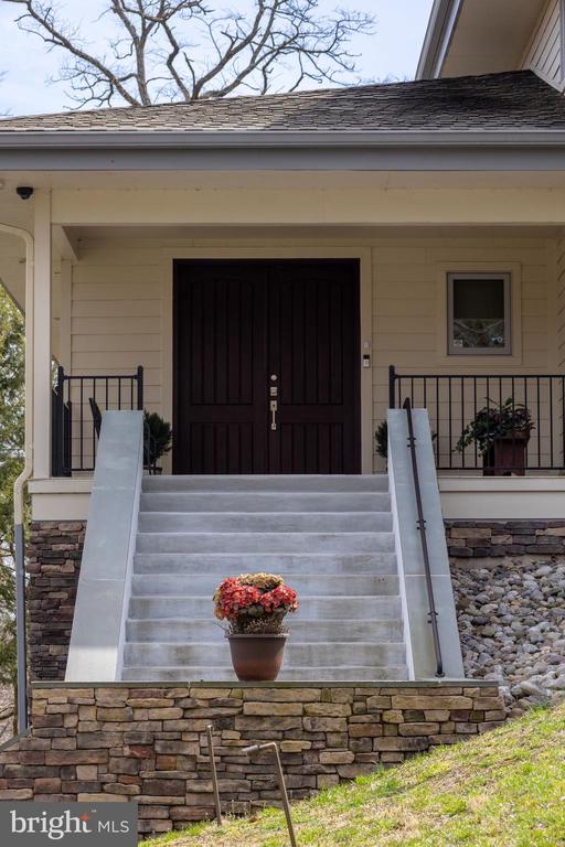 282 Aqueduct Rd