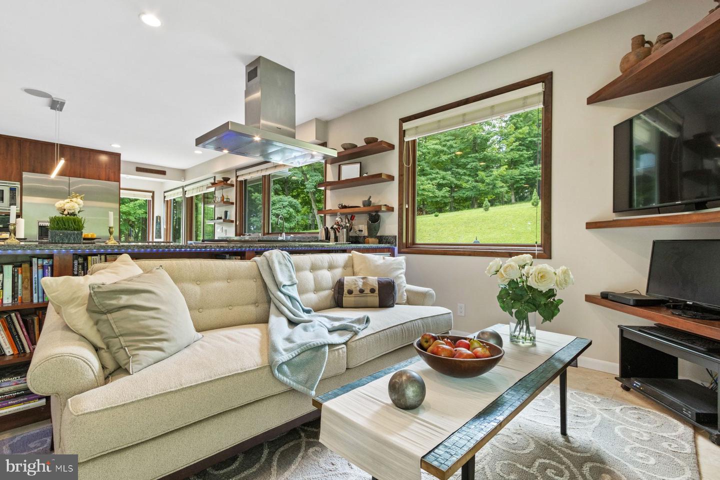 282 Aqueduct Rd