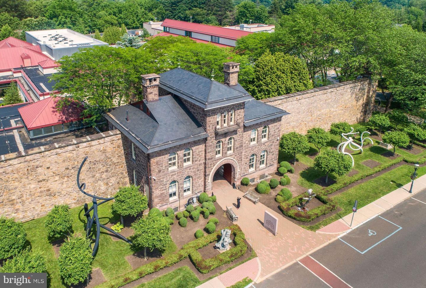 110 E Ashland St