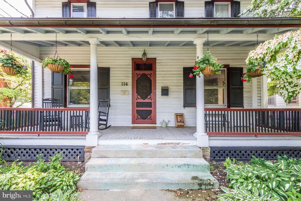 114 E Ashland St