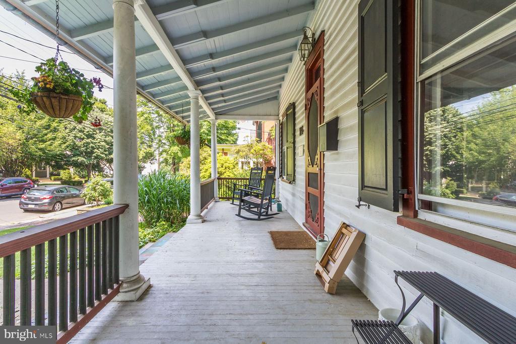 114 E Ashland St
