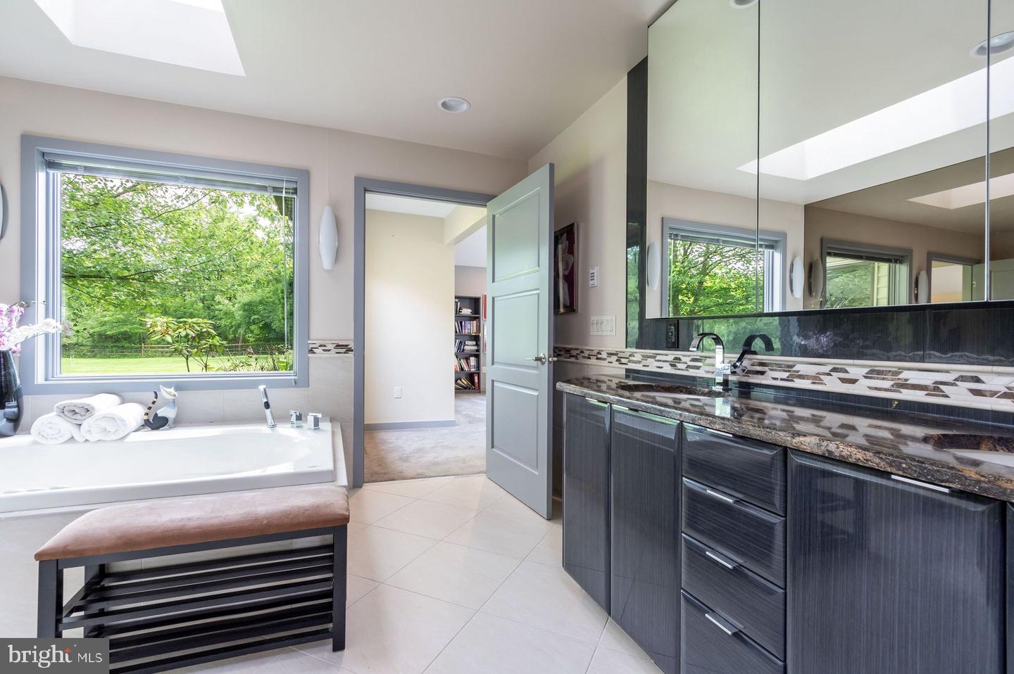 125 Edison Furlong Rd