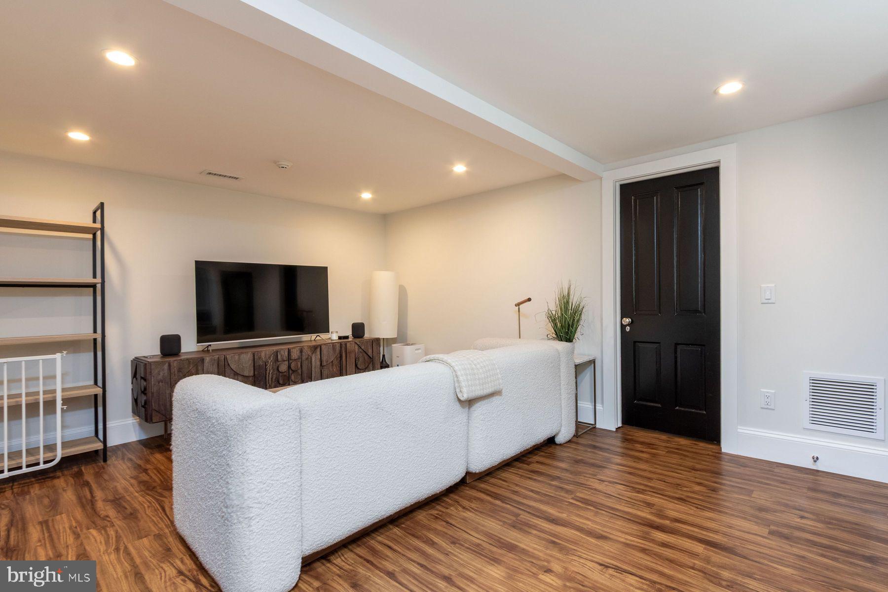 6615 And 6625 Greenhill Rd