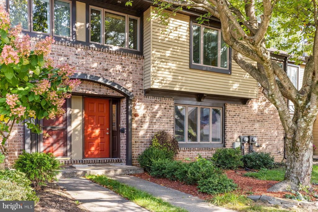 35 ESSEX PLACE