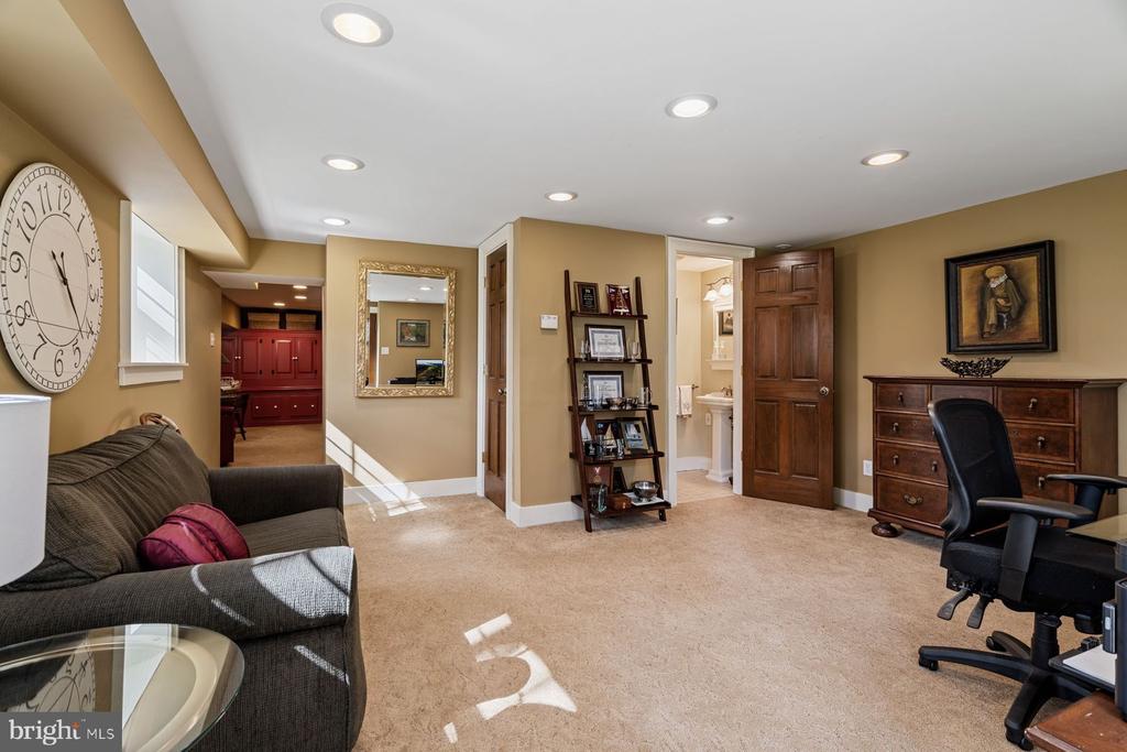 64 VALLEY DRIVE