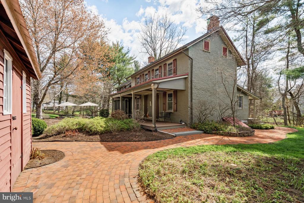 64 VALLEY DRIVE
