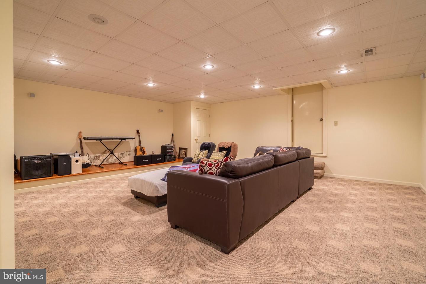 104 Usher Ln