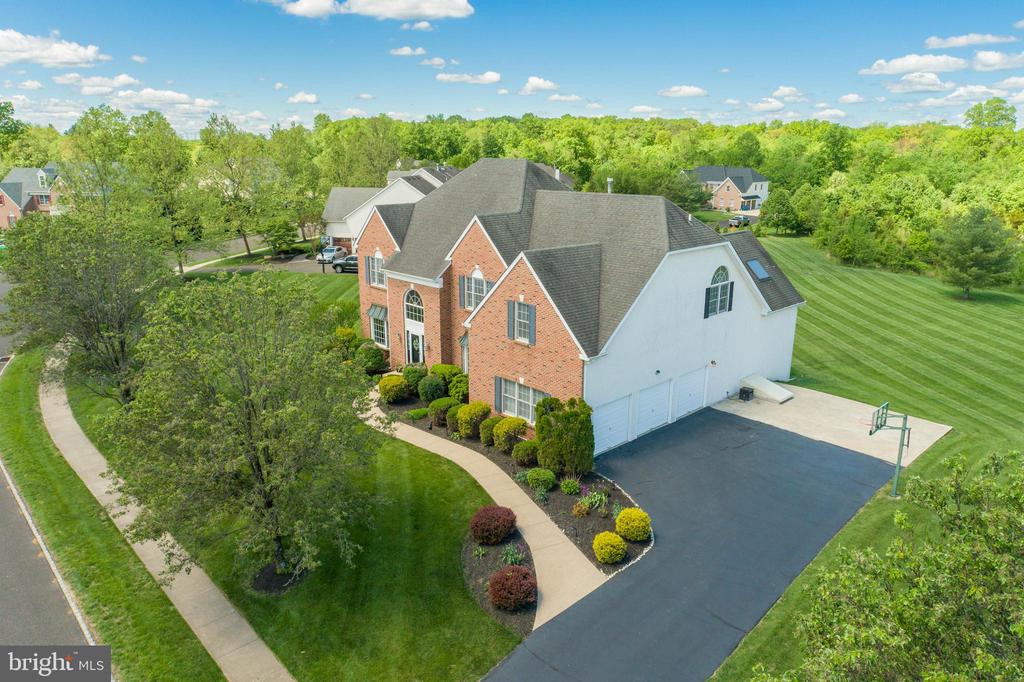 104 Usher Ln