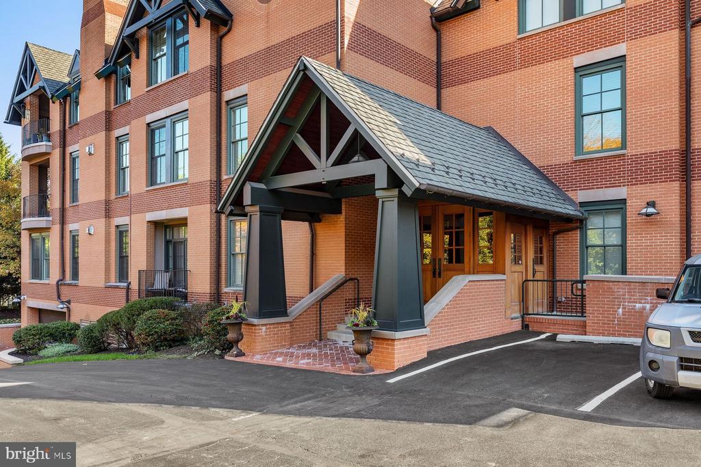 115 E. MONTGOMERY AVENUE Unit: 3B
