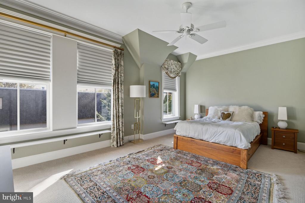 115 E. MONTGOMERY AVENUE Unit: 3B