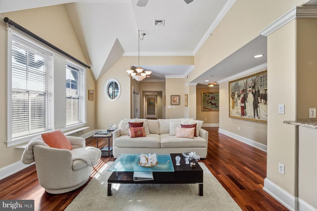115 E. MONTGOMERY AVENUE Unit: 3B