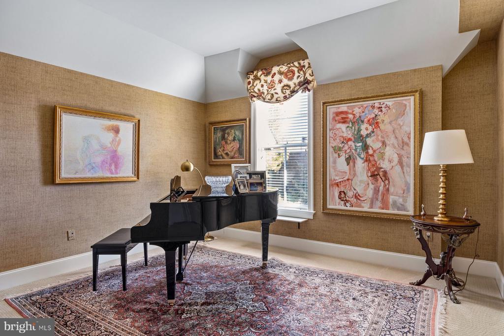 115 E. MONTGOMERY AVENUE Unit: 3B