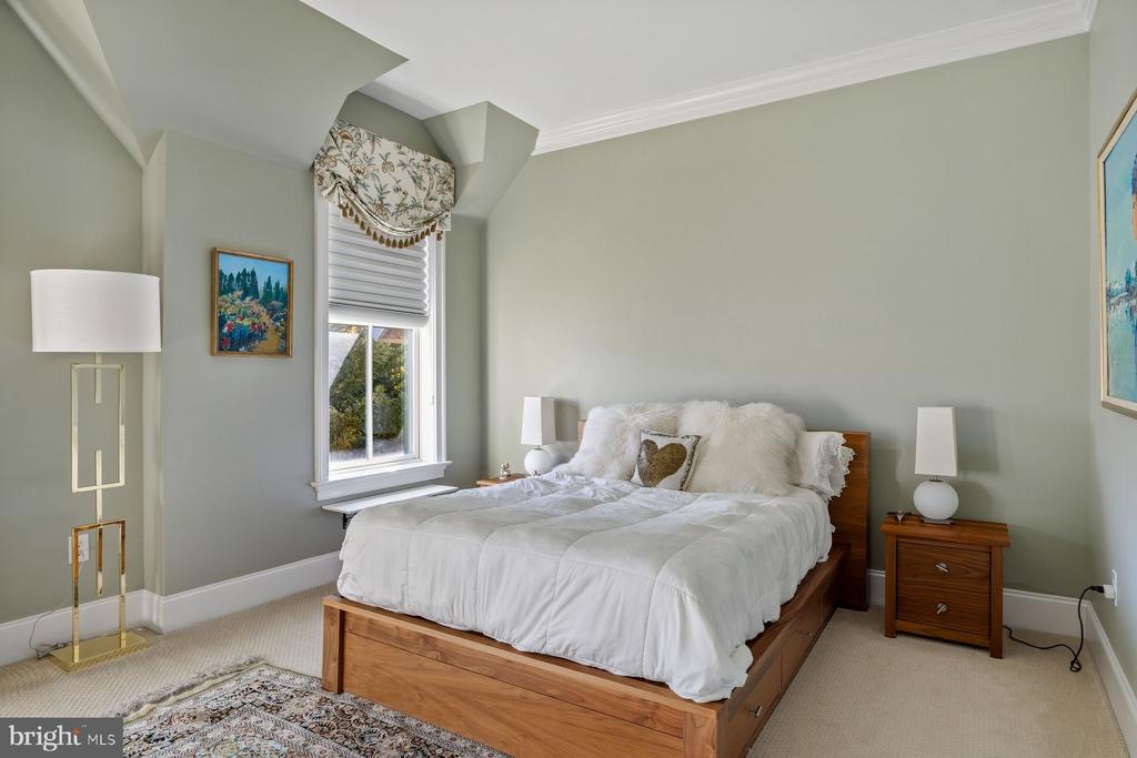 115 E. MONTGOMERY AVENUE Unit: 3B