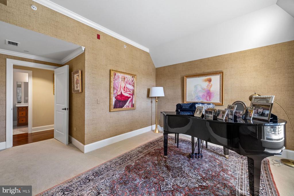 115 E. MONTGOMERY AVENUE Unit: 3B