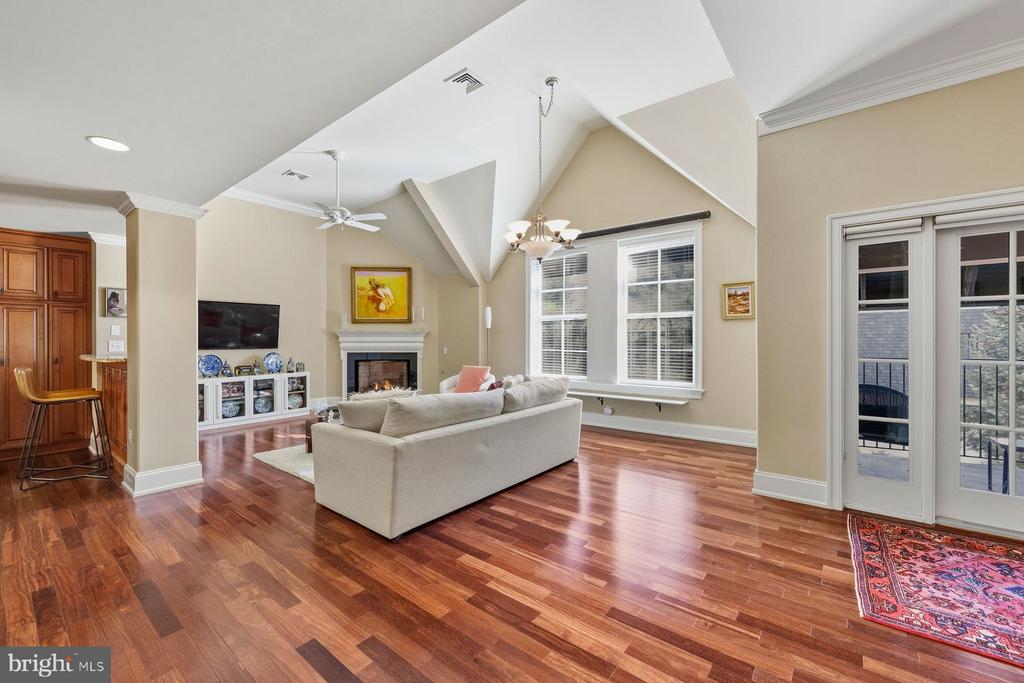 115 E. MONTGOMERY AVENUE Unit: 3B
