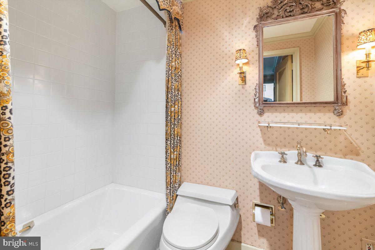 1901 WALNUT STREET Unit: 2A