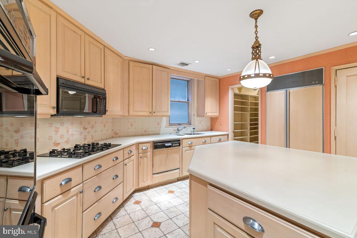 1901 WALNUT STREET Unit: 2A