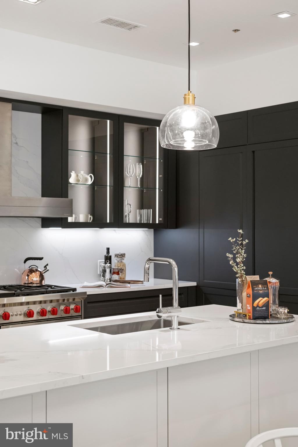 2108 WALNUT STREET Unit: 201