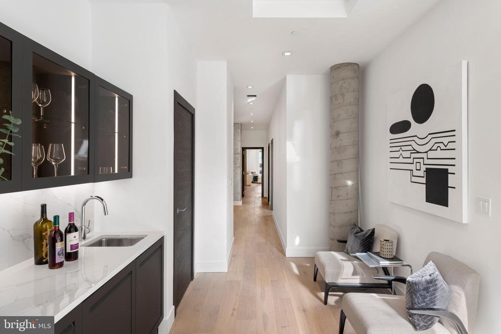 2108 WALNUT STREET Unit: 201