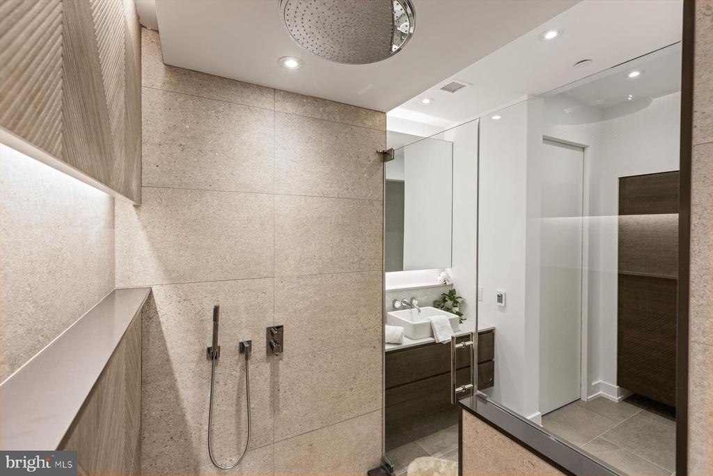 124 N 2ND STREET Unit: 2
